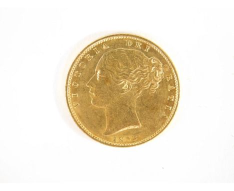 A Queen Victoria gold young head sovereign 1853, 8.0g.