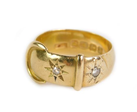 An 18ct gold and diamond belt and buckle band, size P, 6.9g.