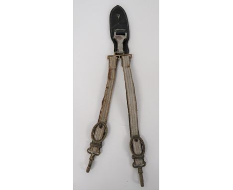 German Third Reich Army Dagger Hanging Strapalloy braid faced, green velvet straps. Â Oak leaf decorated, gilt alloy oval buc