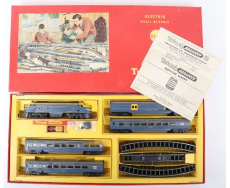 Tri-ang 00 gauge RS.14 Diesel Passenger train set, boxed set comprising double ended diesel engine, three passenger coaches a