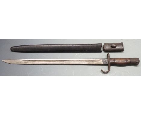 British 1907 pattern sword bayonet with hooked quillon, some clear stamps to ricasso, 43cm fullered blade, with scabbard