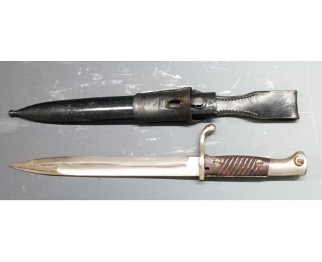 German 1898/05 pattern bayonet later type with trimmed muzzle ring and flashguard, 25cm fullered blade, scabbard and frog