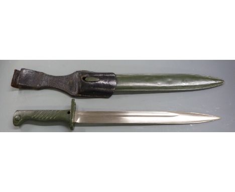 German 88/98 pattern Erstaz all steel knife bayonet with pronounced pommel and grooved hilt, 30cm fullered blade, scabbard an