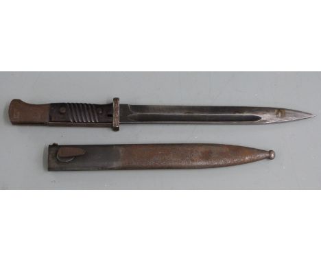 German 84/98 pattern bayonet with flashguard and grooved grips, 42FFC 6168 to ricasso and scabbard