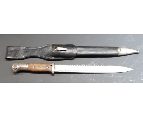 German 84/98 pattern sawback bayonet, Gebr Heller Marienthal to ricasso, 25cm fullered sawback blade, with scabbard and frog