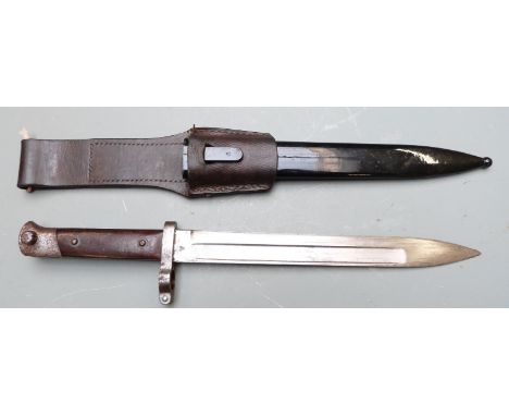 Austrian 1886/1888 pattern Mannlicher bayonet, QE over WG to ricasso and 118214 to crosspiece, with 25cm fullered blade, scab