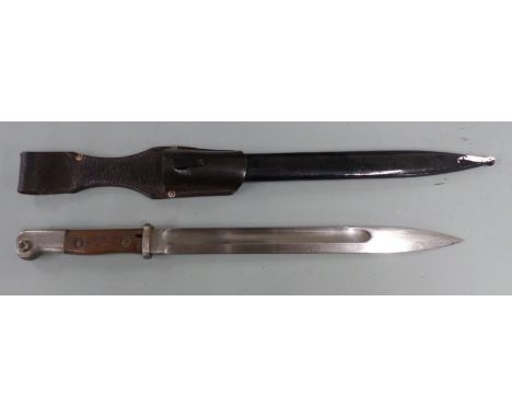 German S1914 pattern bayonet marked G (Gottscho) and S M to ricasso, with shaped wooden grips, 31cm fullered blade, scabbard 