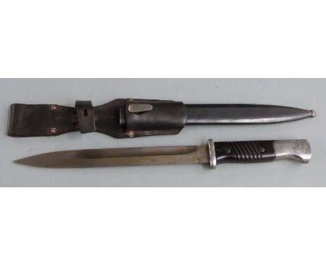 German 84/98 pattern bayonet with flashguard and grooved grips, 43ASW 617C to ricasso, 25cm fullered blade, scabbard and frog