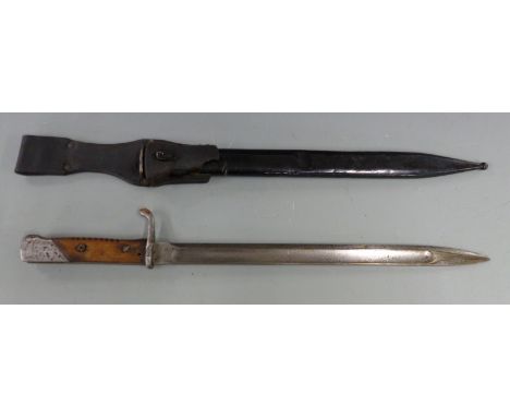 German 1914 pattern Gottscho bayonet marked GR within the device and S, with grooved one piece wooden grip, 36.5cm fullered b