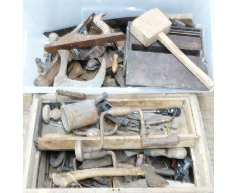 Woodworking tools including a variety of planes including wooden no.78, record no. 5, 4 and 0II0 together with a small chario
