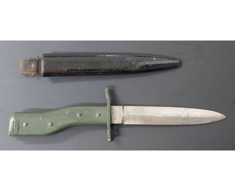 German WWI crankhandle trench knife bayonet by Demag of Duisberg stamped DRGM, 13.5cm blade, with scabbard and leather belt l