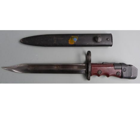 British No7 pattern knife bayonet with swivel pommel, 20cm 'bowie' style blade and scabbard