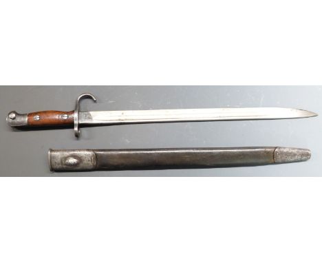 British 1907 pattern sword bayonet with hooked quillon, clear stamps to ricasso and hilt, 43cm blade, with scabbard