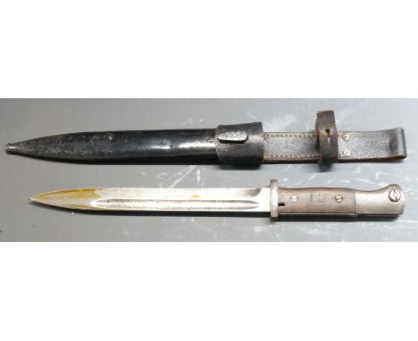 German 84/98 pattern bayonet with flashguard, F Herder 2464 to ricasso, 25cm fullered blade, with scabbard and frog