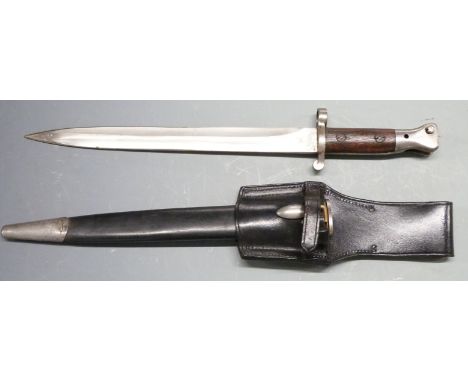 British 1888 pattern bayonet, Mk3 with some clear stamps to ricasso,&nbsp;30cm blade,&nbsp;with scabbard and frog