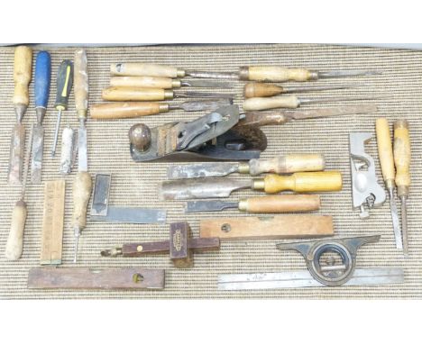 Large quantity of woodworking tools including Stanley no4 plane, no 92 plane, Marples scribe, Rabone, chisels, woodturning in