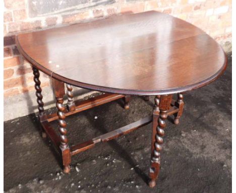 1930's oak gate-leg table. Condition report: see terms and conditions