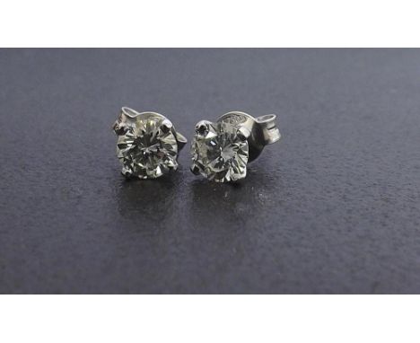 Good pair of round brilliant-cut diamond ear studs set in 18ct white gold, 1.1ct approx, clarity SI1, colour K/L