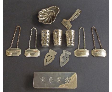 Mixed collection of bijouterie silver and white metal to include four decanter labels, pair of bookmarks, white metal shell d