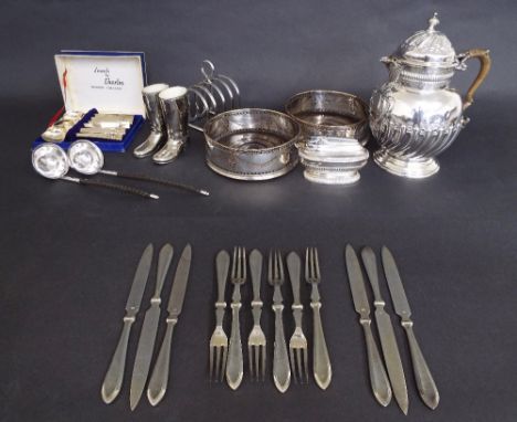 Mixed selection of silver plate to include two Regency Sheffield wine coasters, lancet toast rack, pair of stirrup cups in th