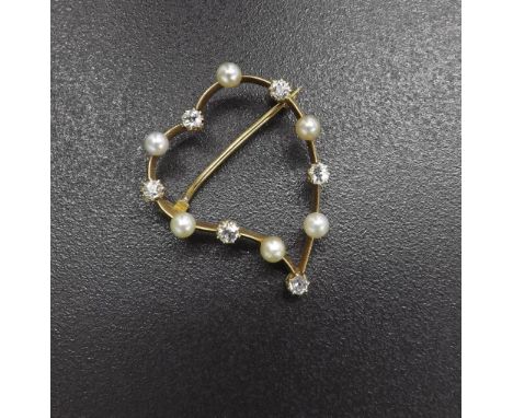 (TU9EV6) 9ct heart design opal brooch set with six round-cut diamonds and seed pearls, 4.6gm, 27mm wide