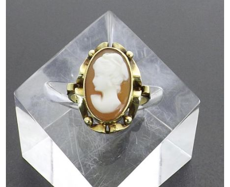 (9000114-2-A) Yellow metal oval cameo ring depicting a profile portrait of a lady, 20mm x 14mm, ring size P