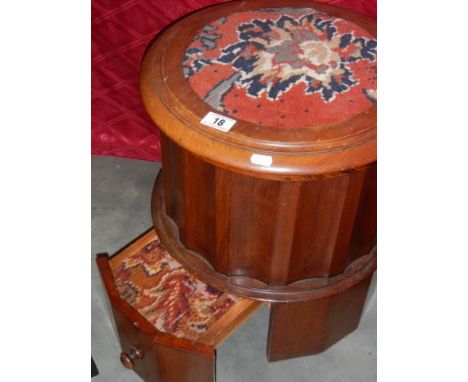 A Victorian mahogany commode with pot liner, COLLECT ONLY. 