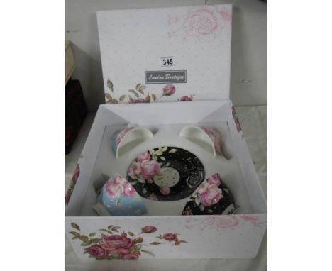 A boxed set of four porcelain tea cups and saucers. 