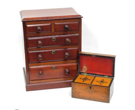 An Early XX Century Mahogany Chest of Drawers, with three long and two short drawers with brass escutcheons and of plain rect