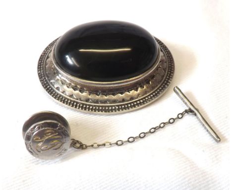A white metal oval Brooch with raised black Onyx panel centre, stamped “.925”, 42mm x 34mm and a cased white metal Tie Stud, 