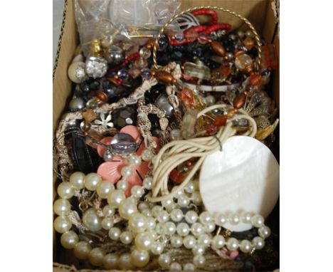 A mixed set of assorted costume jewellery to include faux pearl necklace and bangle, etc