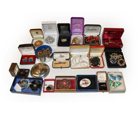 A quantity of costume jewellery including enamel brooches, silver jewellery, plated jewellery, beaded necklaces, etc 