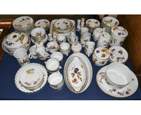 A Royal Worcester Evesham pattern part dinner service