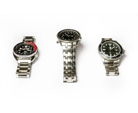 A Seiko quartz divers wristwatch, black and red rotating bezel together with two Accurist quartz wristwatches (3) 