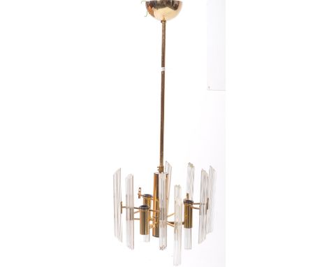 Gaetano Sciolari - A mid 20th century Italian Gaetano Sciolari Electrolier Chandelier. The chandelier having a brass tone col