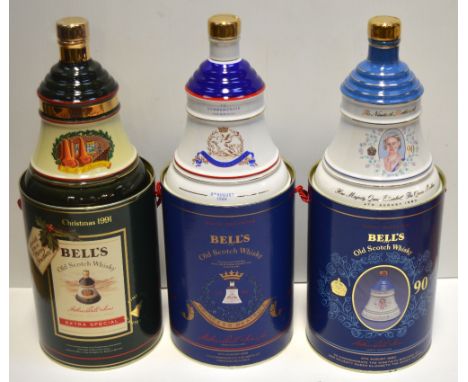 Two boxed Wade Bell's scotch whisky Royal Decanters and a boxed Wade Bell's scotch whisky 1991 Christmas decanter (3).