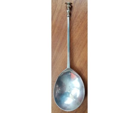A 17thC silver seal top spoon, 6.5".