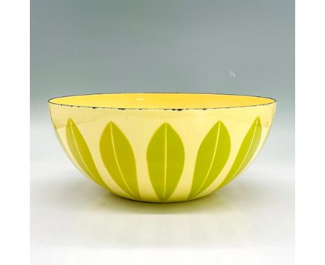 Vintage enamel coated metal bowl in a cheery yellow with olive green leaves. Cathrineholm was a factory based in Halden, Norw