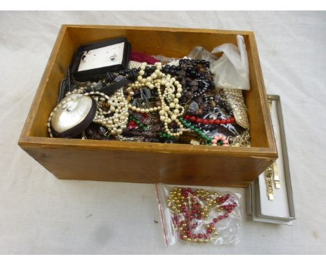 Costume jewellery to include Rotary wristwatches, pearl collar, necklaces, hair slides, scarf ring etc