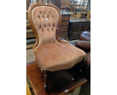 A Victorian mahogany part show frame spoon back drawing room chair upholstered in old rose coloured velour, set on cabriole f