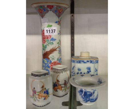 Five Chinese pieces of porcelain including blue and white tea caddy (no lid), famille rose vase, etc.