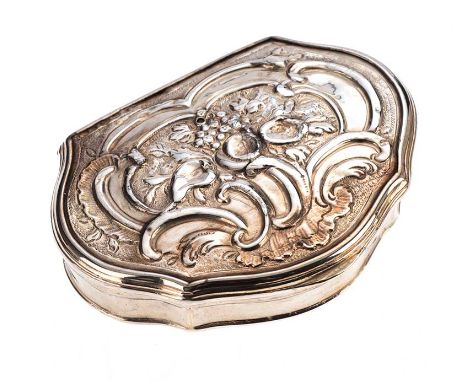 LATE 19TH CENTURY CONTINENTAL SILVER SNUFF BOX MAKER: UNKNOWN WIDTH: 2.5 INCHES DEPTH: 2 INCHES HEIGHT: 0.75 INCHES APPROX. 1