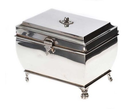 SILVER TEA CADDY IN THE FORM OF A MINIATURE EARLY 19TH CENTURY CELLARETTE WITH A HINGED LID ON FOUR PAW SHAPED FEETLONDON 192