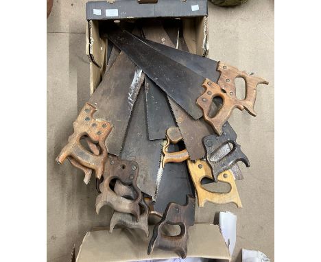 Assorted vintage saws 