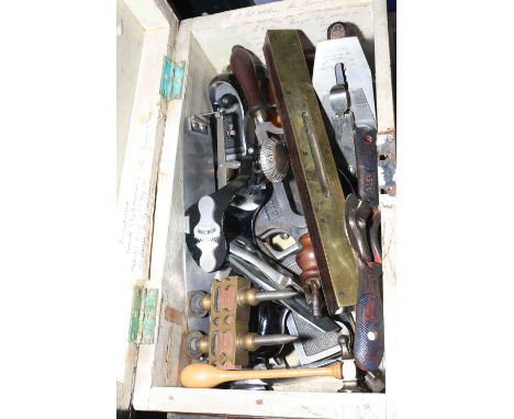 Tool box of vintage tools including assorted planes, spirit level, Record number 055 spoke shave, etc.