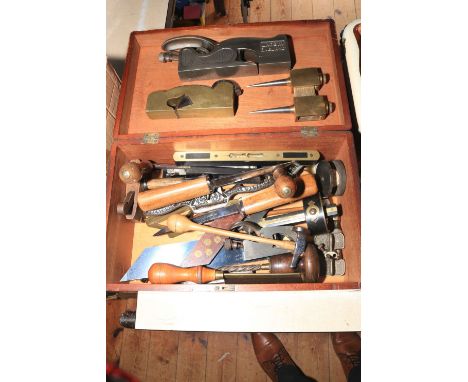 Mahogany box of vintage tools including record number 073 plane and others, Preston spoke shave, spirit level, etc.