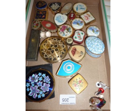 Stratton compact and 1 other, selection of snuff boxes etc