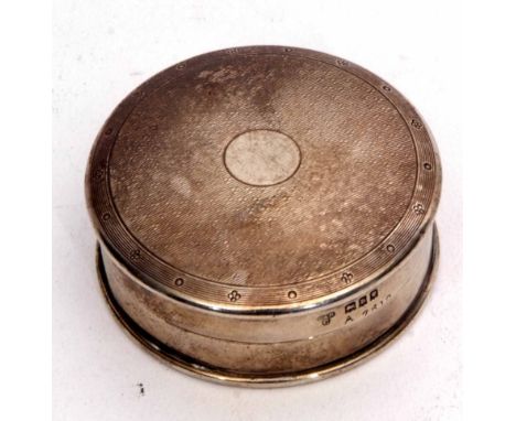 George V powder pot of cylindrical form, the domed cover with engine turned decoration and central vacant cartouche to a gilt