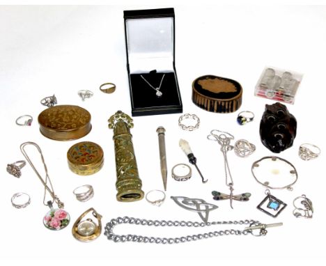 Box of small quantity of white metal jewellery, brass and treen snuff boxes etc 