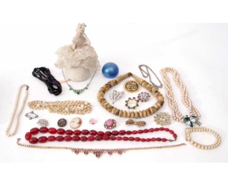 Plastic tub to include stag coral necklace, beads, faux pearl necklaces etc 